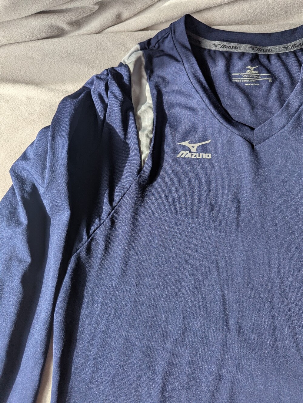 Mizuno Women's Long Sleeve V-Neck Volleyball Jersey in Navy and White - Picture 4 of 15